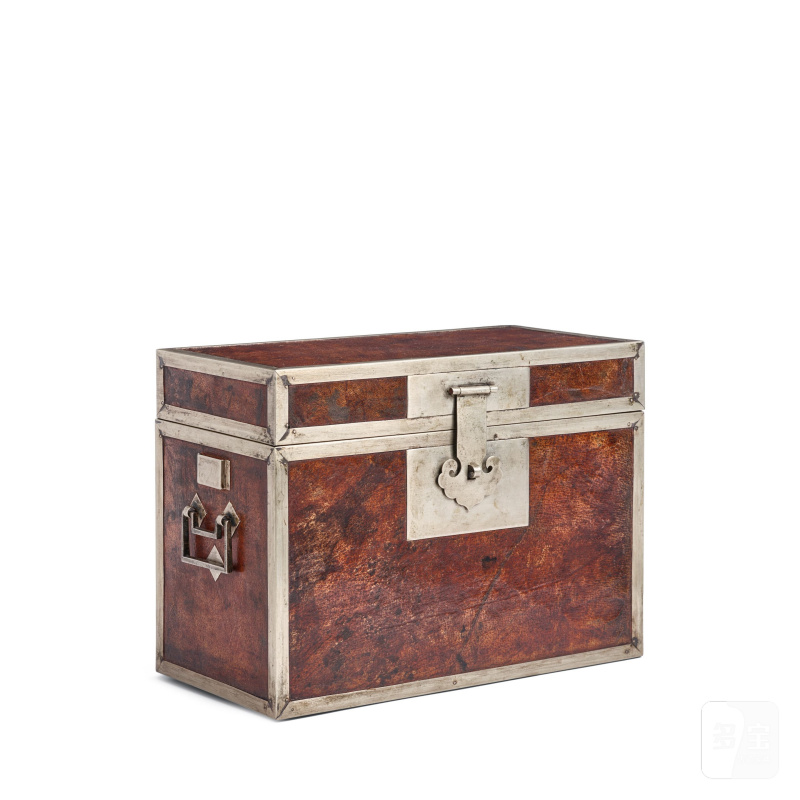 十九世紀 中國北方 獸皮白銅飾小箱 | AN ANIMAL SKIN DOCUMENT BOX